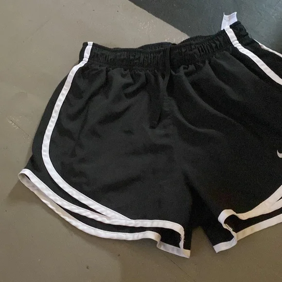 Nike all black womans athletic shorts size small! - Picture 3 of 7